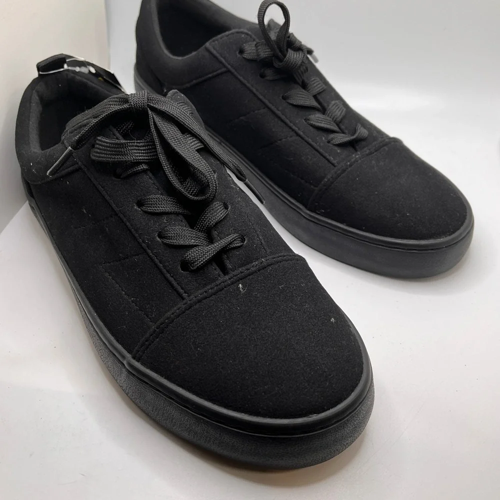 Art Class Kids' Garrett Black Lace Up Skater Sneakers Unisex Size 5‎ NWT
